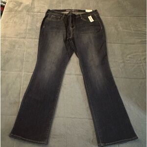 NWT - Old Navy women’s curvy profile jeans size 16